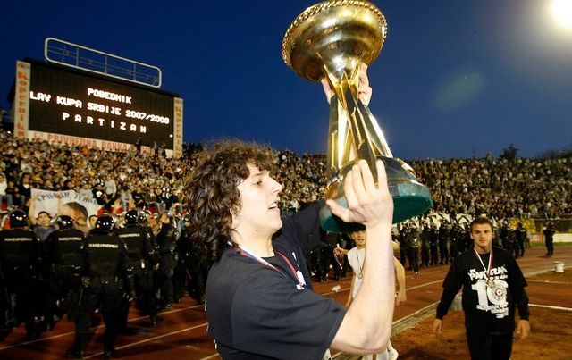 Sa peharom Kupa Srbije 2008. godine (©Starsport)
